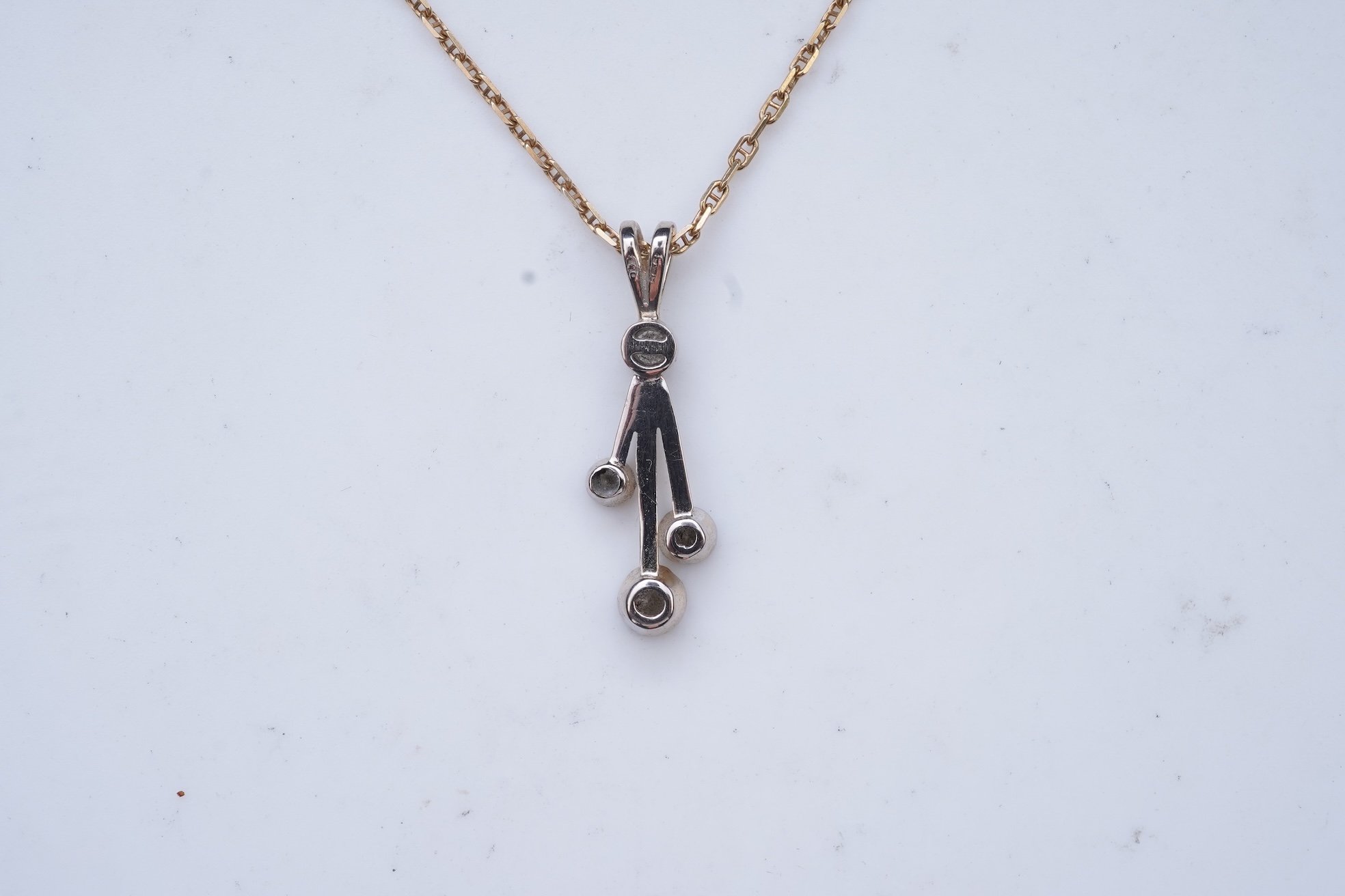 A diamond pendant necklace
